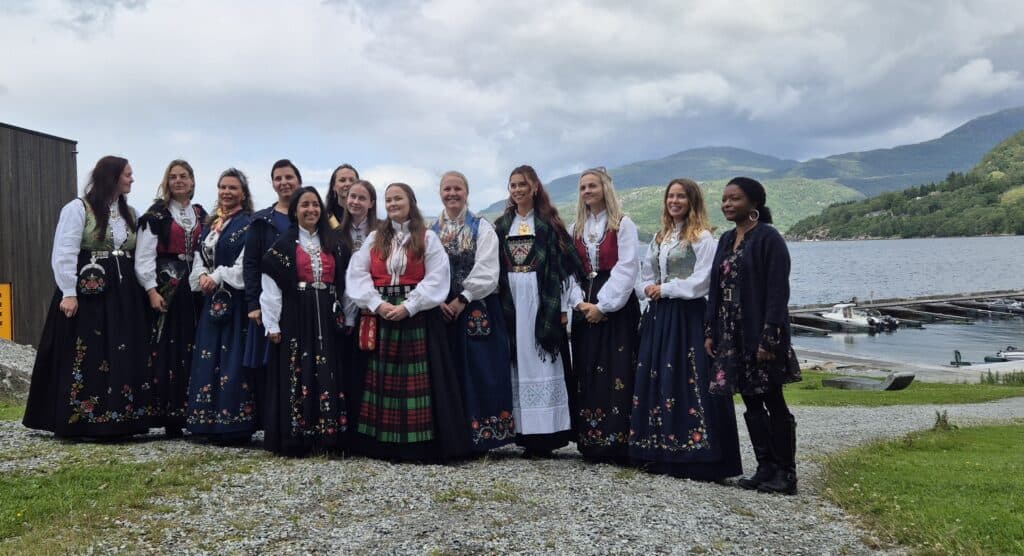 Nyutdanna sjukepleiarstudentar frå Ryfylke.Foto.