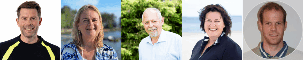 Styret som ser på kamera og smiler