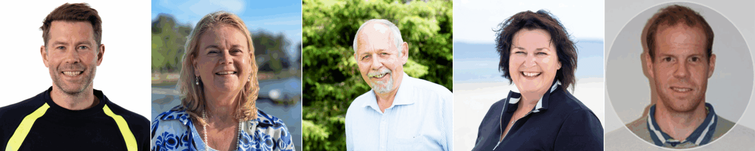 Styret som ser på kamera og smiler